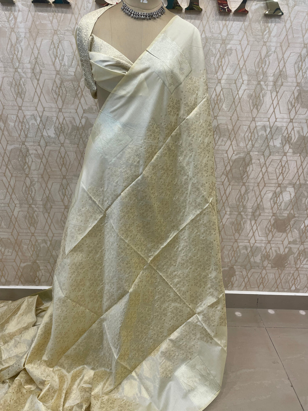 Cream Tissue Brocade Saree 54