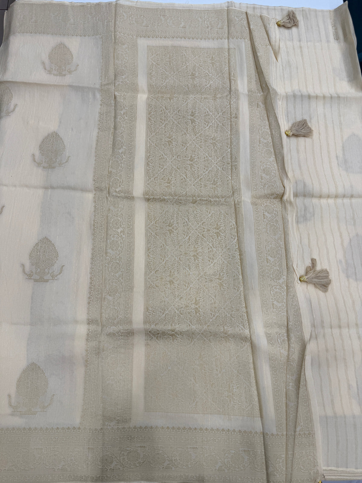 Cream Tussur Crepe Zari Work Saree 21