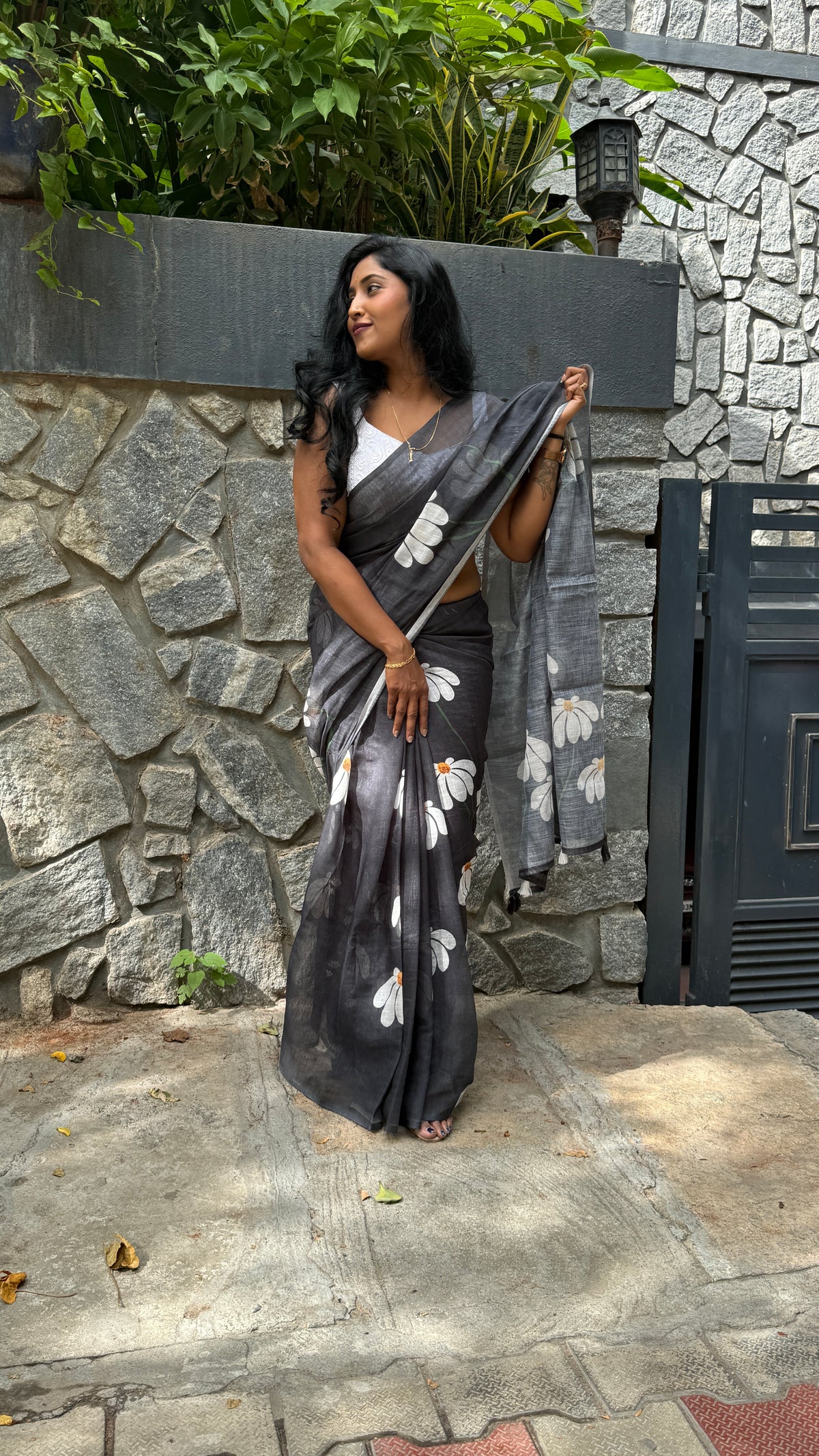 Black Lenin Cotton Floral Print Saree 19