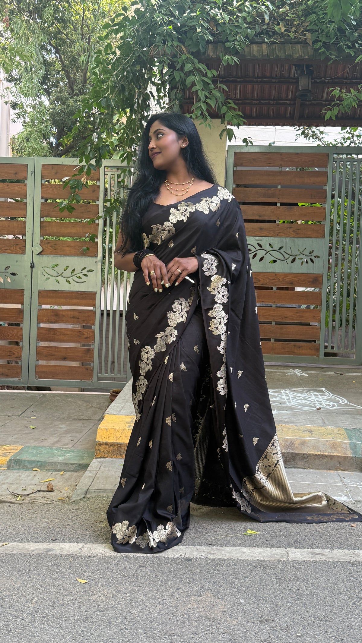 Black Banarasi Raw Silk Saree 32