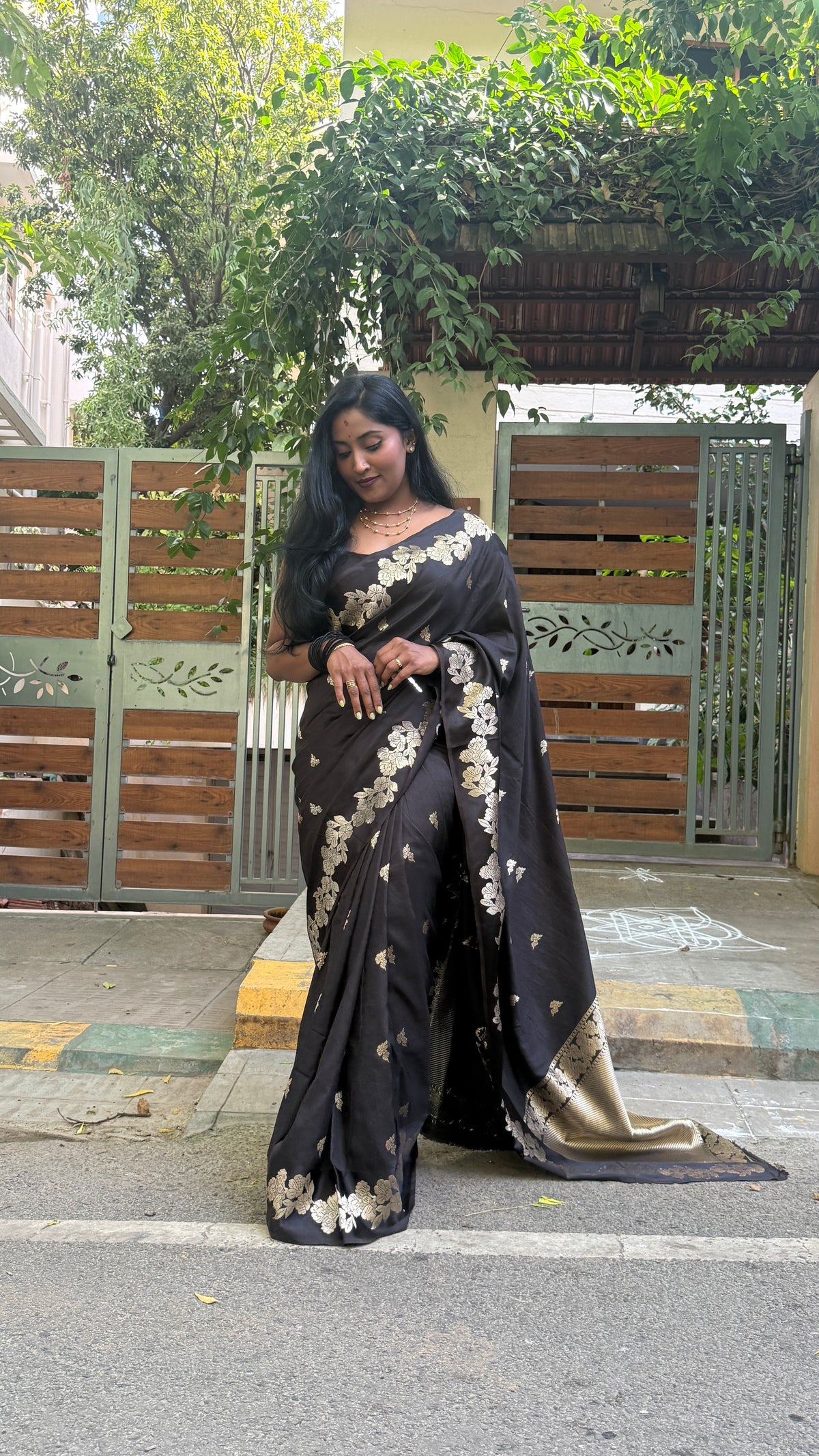 Black Banarasi Raw Silk Saree 32