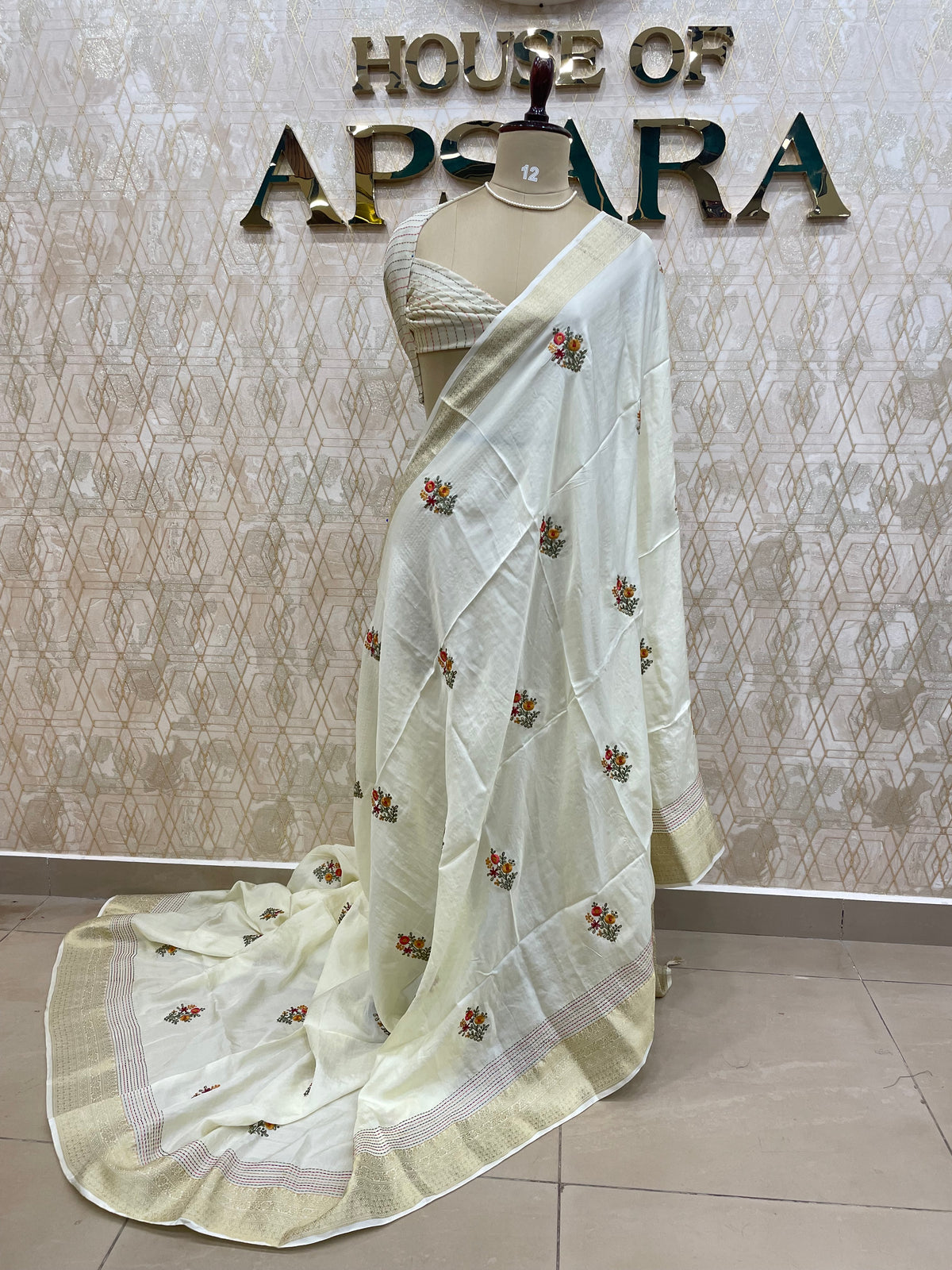 White Chiniya Crepe Katha Work Saree 29