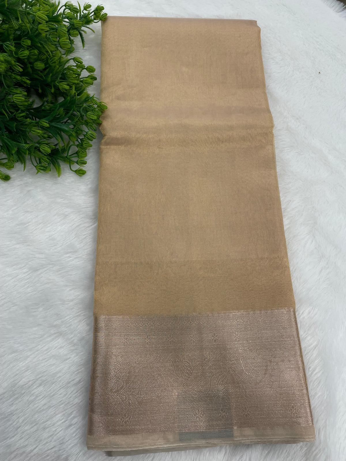 Rekhaji Cream Golden Plain Pure Tissue Saree 11